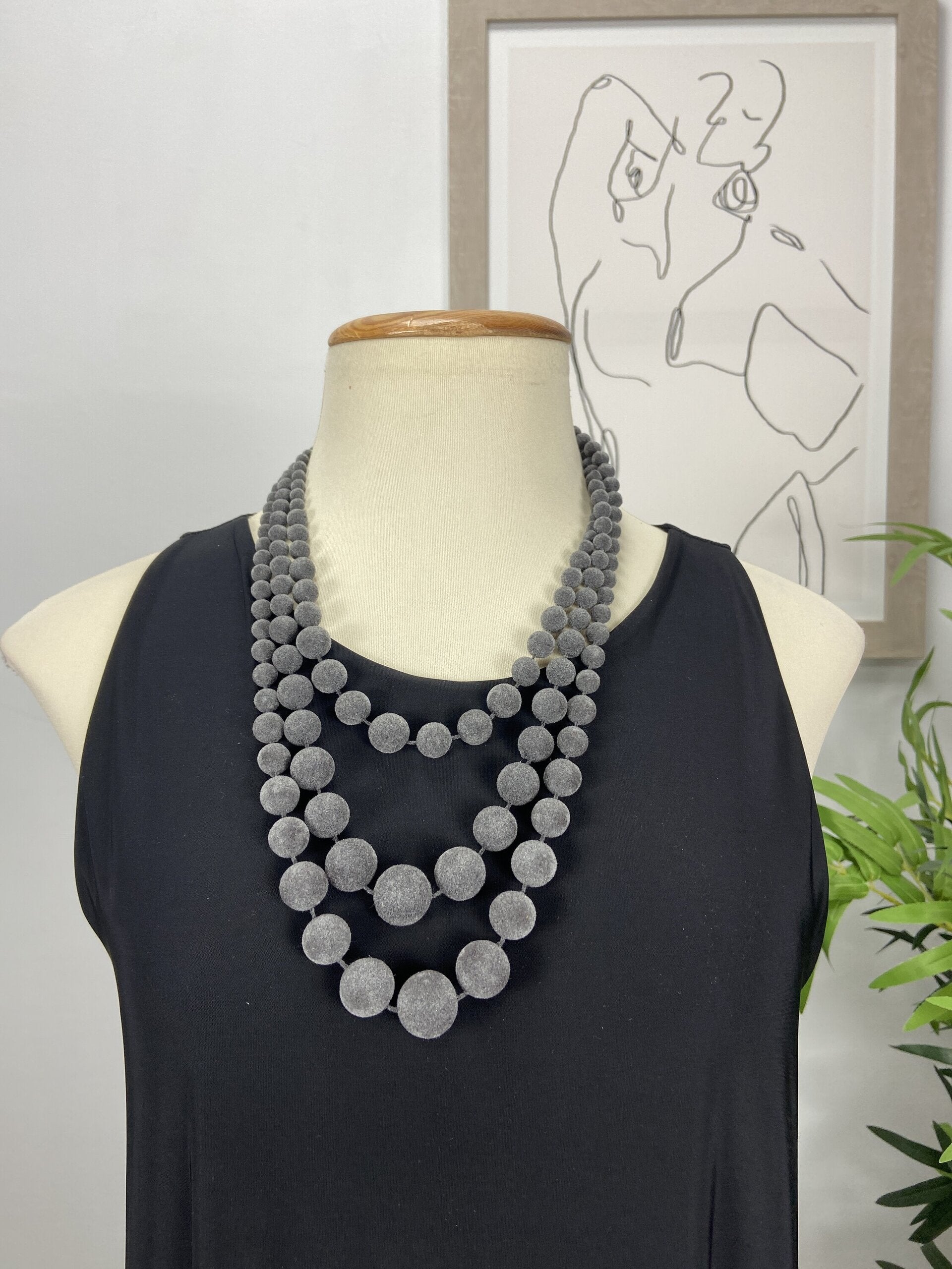Collar Terciopelo Gris