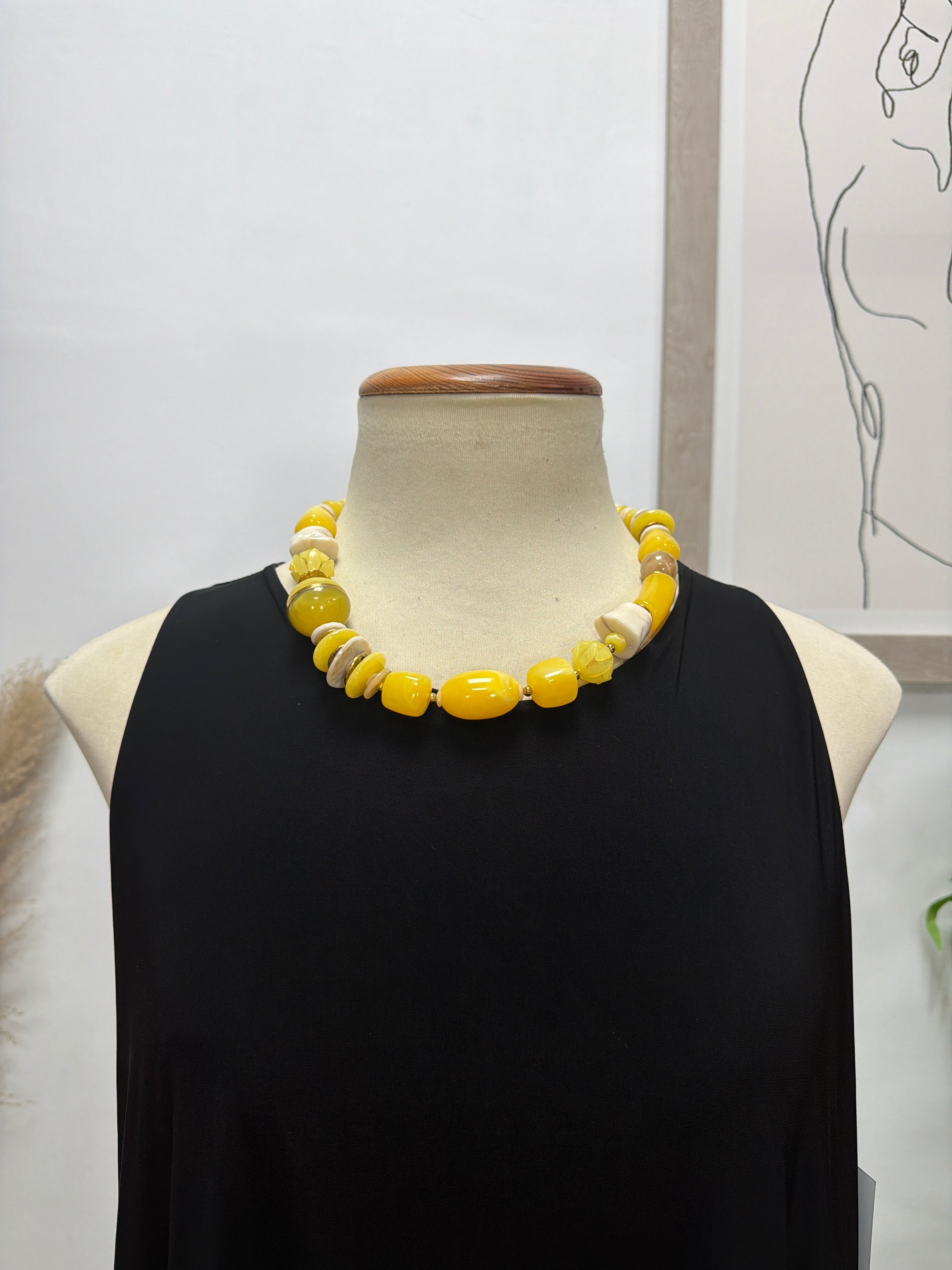 Collar Perlado Amarillo