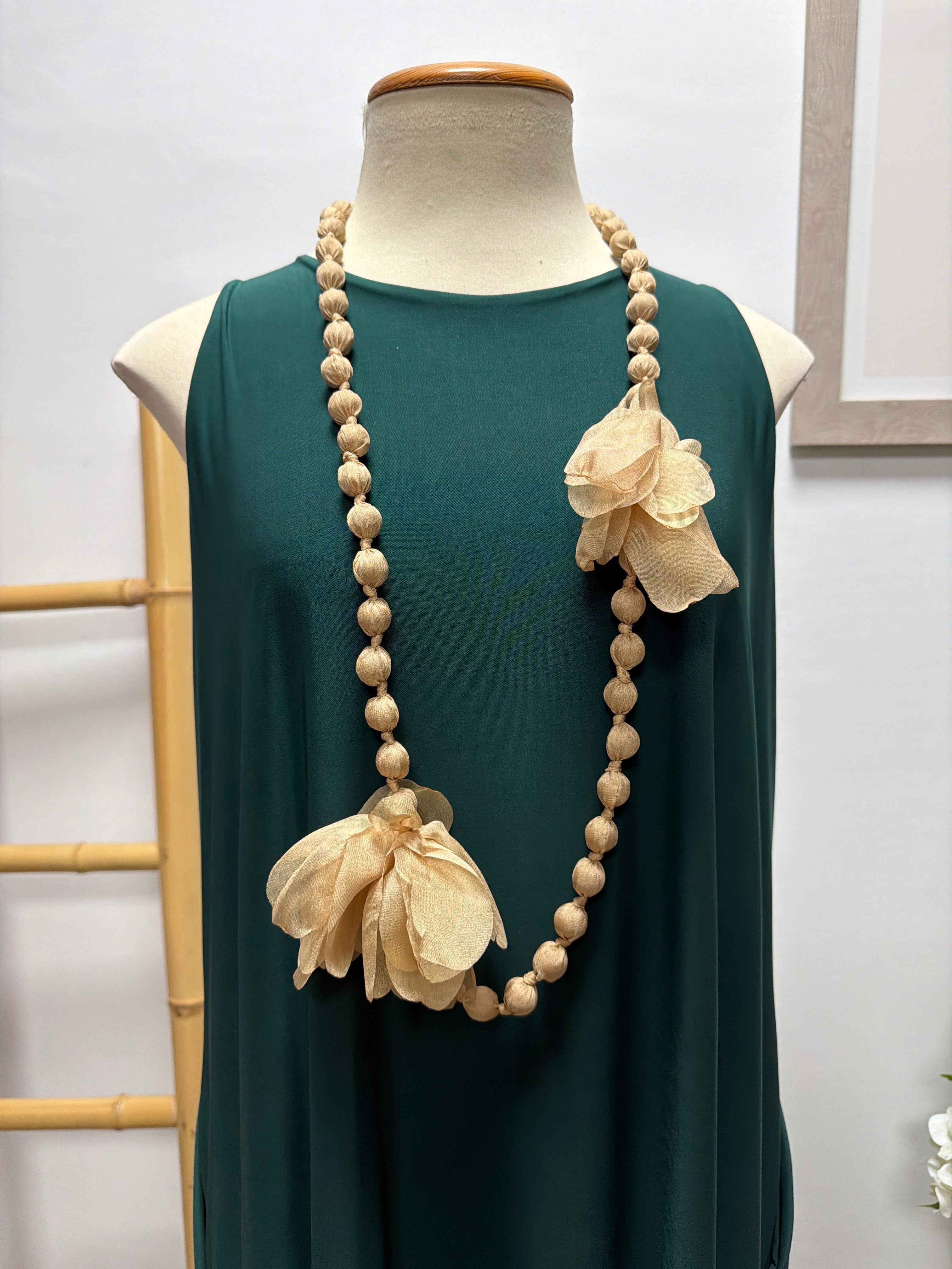 Collar Caramelo Flor Beige